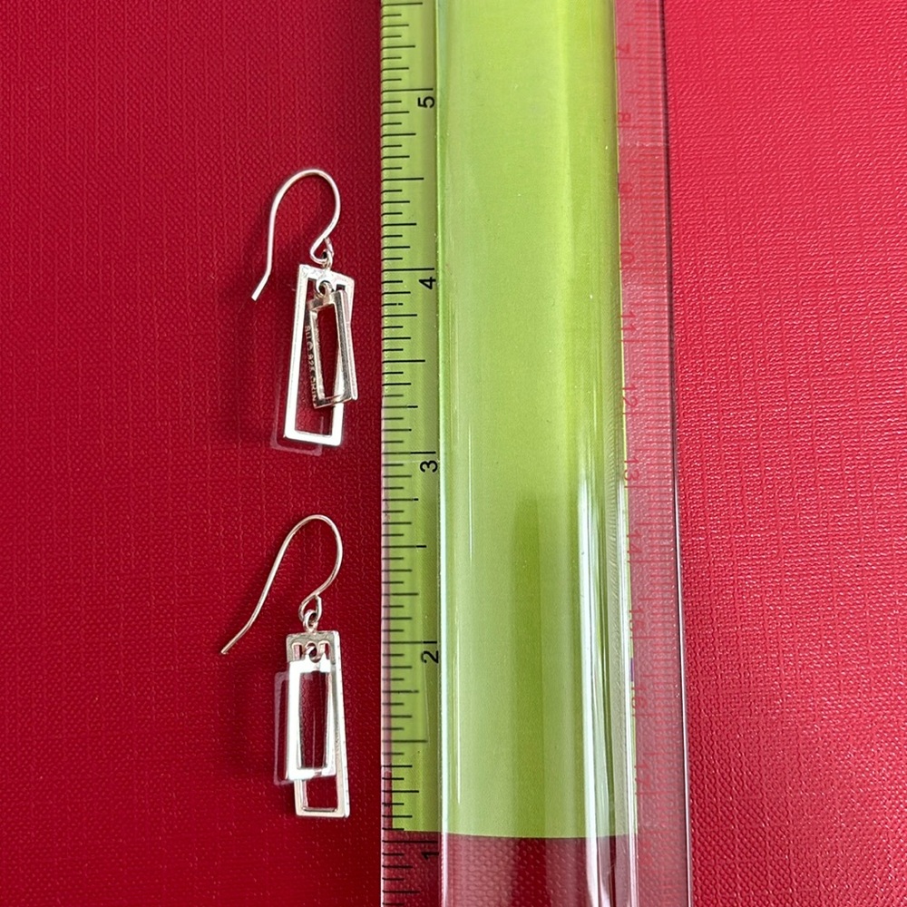 Woman’s dangle geometrical silver earrings